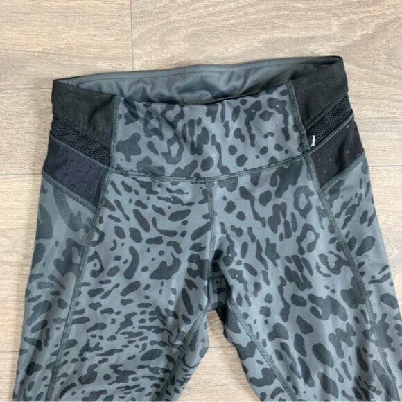 Lululemon Just Breathe Crop Animal Swirl Deep Coal Light Black Capri Legging - Picture 5 of 14